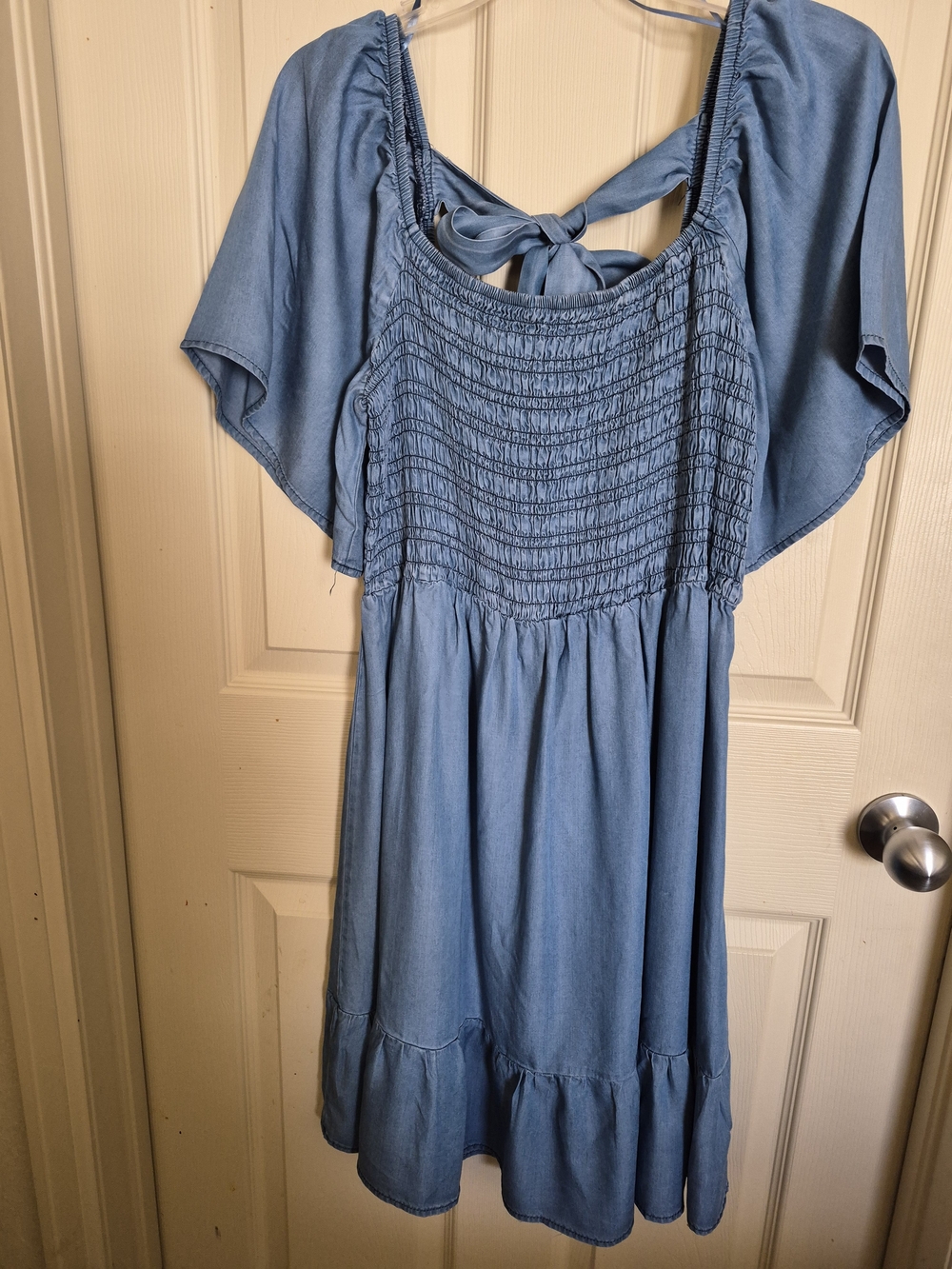 Size 1X Sweet Wanderer Light Blue Smocked Tie-Back Casual Dress